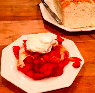 “High-Altitude Angel Food Cake: A Light and Fluffy Treat for the Skies”